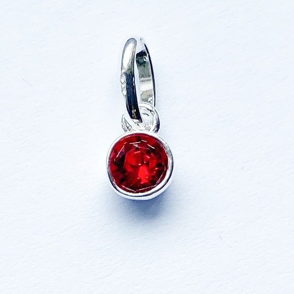 Swarovski Crystal Ruby Charm 4-5mm - Lunette Ensemble Crystal Ruby Charm - Juillet Birthstone - Crystal Birthstone Charm - Ruby Birthstone Bezel Charm