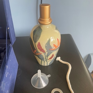 Ne&#39;Qua Art Tropical Flowers Oil Lamp