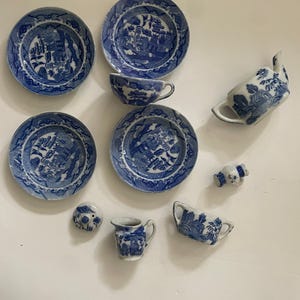 Lot of miscellaneous children&#39;s blue willow china