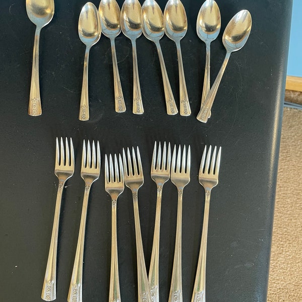 Vintage Wm Rogers Sectional Star Eagle IS Individual Silverplate Flatware Pieces Flower pattern