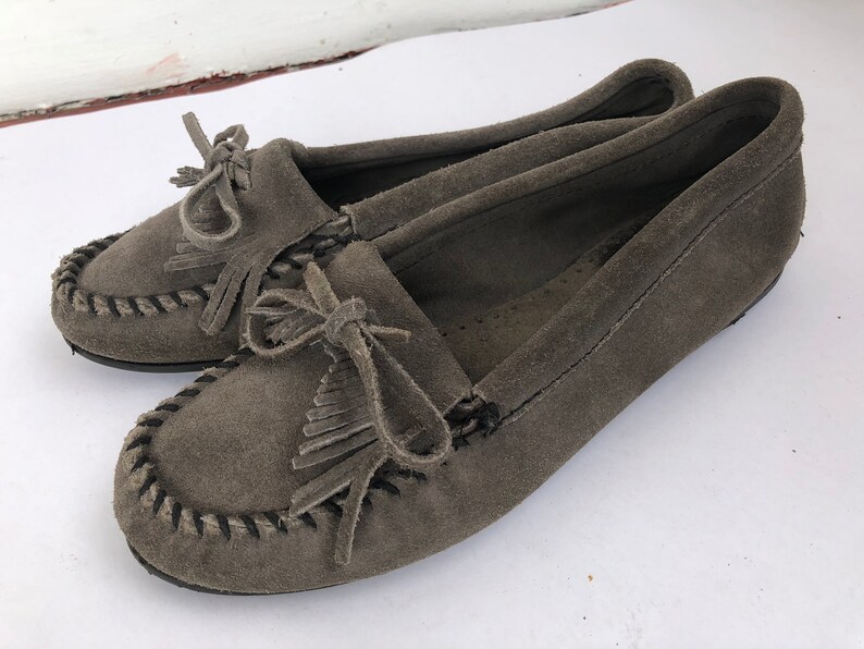 Vintage Minnetonka Women/'s gray suede moccasins slip on shoes 8 M