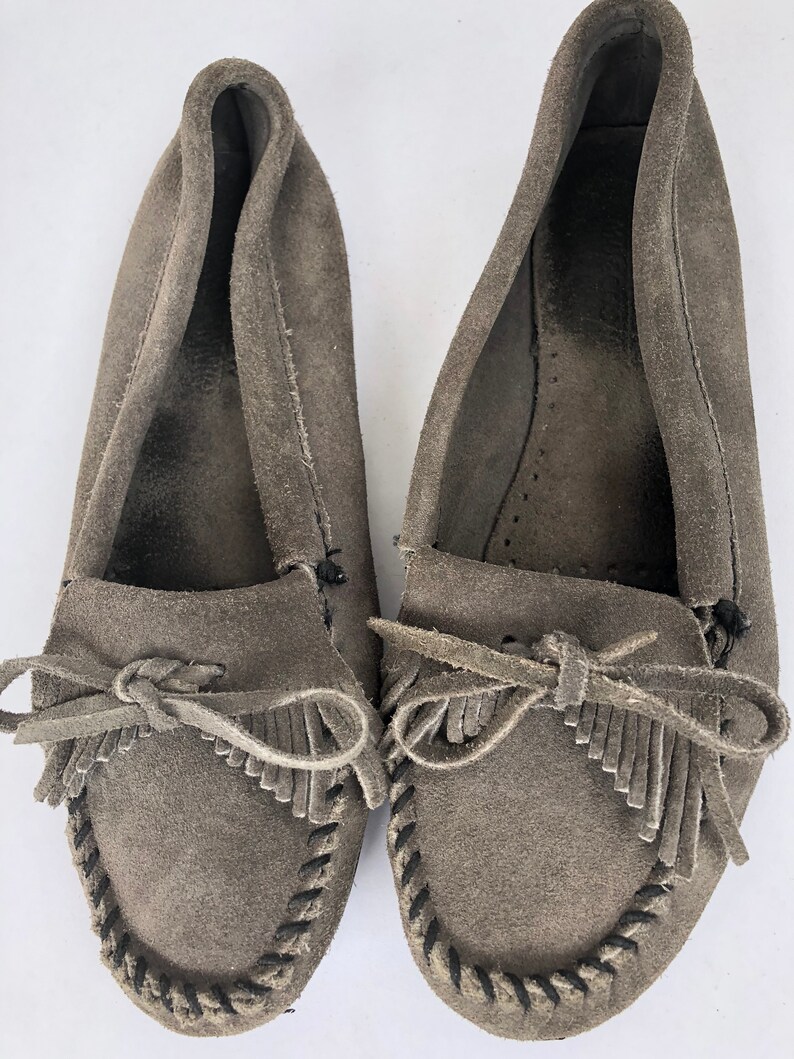 Vintage Minnetonka Women/'s gray suede moccasins slip on shoes 8 M