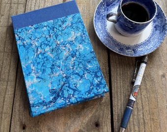 Marbled paper covered refillable notepad holder