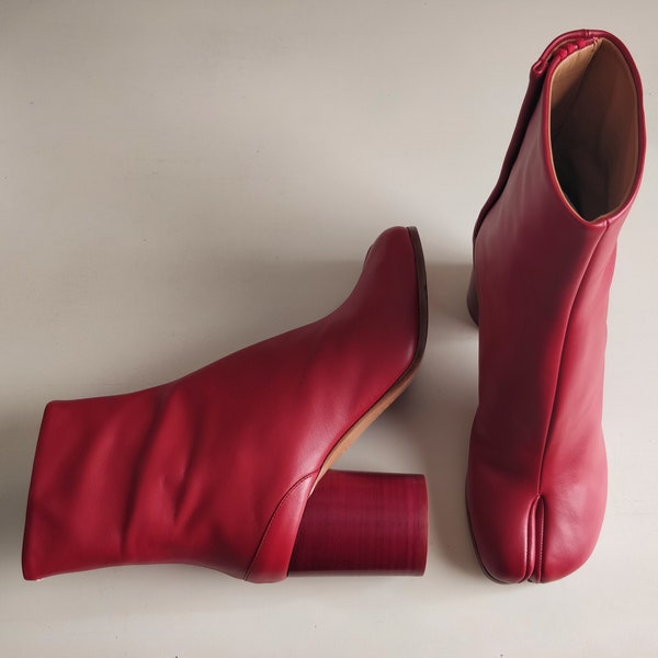 MARGIELA Tabi ankle boots red leather, Made in Italy, Size 37