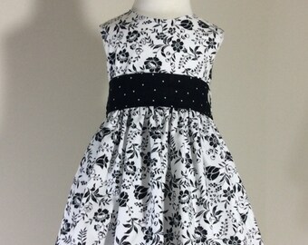 READY to ship Black and White Dress Size 3