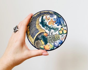 スペイン陶器 飾り皿 マジョリカ焼き アンティーク スペイン マジョリカ焼き皿 – 手描きの青い花柄陶器