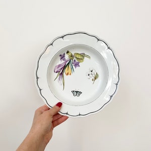 Meissen Porzellan Teller, Handgemalte Blumen und Wunderschönes Motiv, um 1900