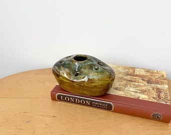 Pottery Posy Vase, Pebble Shaped Posy Vase, Cobb Devon PotterySmall Flower Vase, Posy Vase, Handmade Vase, Earthy Tone