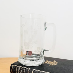 Jarra de cristal Eamon Glass con diseño de arpa estilizada cortada a mano en Irlanda, vaso vintage, vaso de cerveza, regalo para él