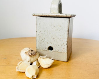 Stoneware Garlic Pot, Garlic Storage Jar, Handmade Pottery, Rustic Kitchen