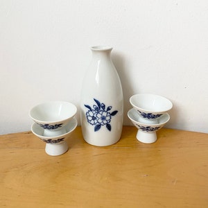 Sakura Masamune Sake Set, Sake Flasche & 4 Tassen, japanisches Sake Set, Made in Japan