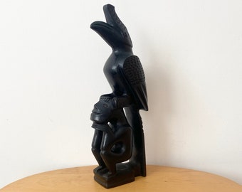 Afrikanische Holzskulptur, Mann mit Vogel, Ebenholz Statue, Afrikanische Kunst
