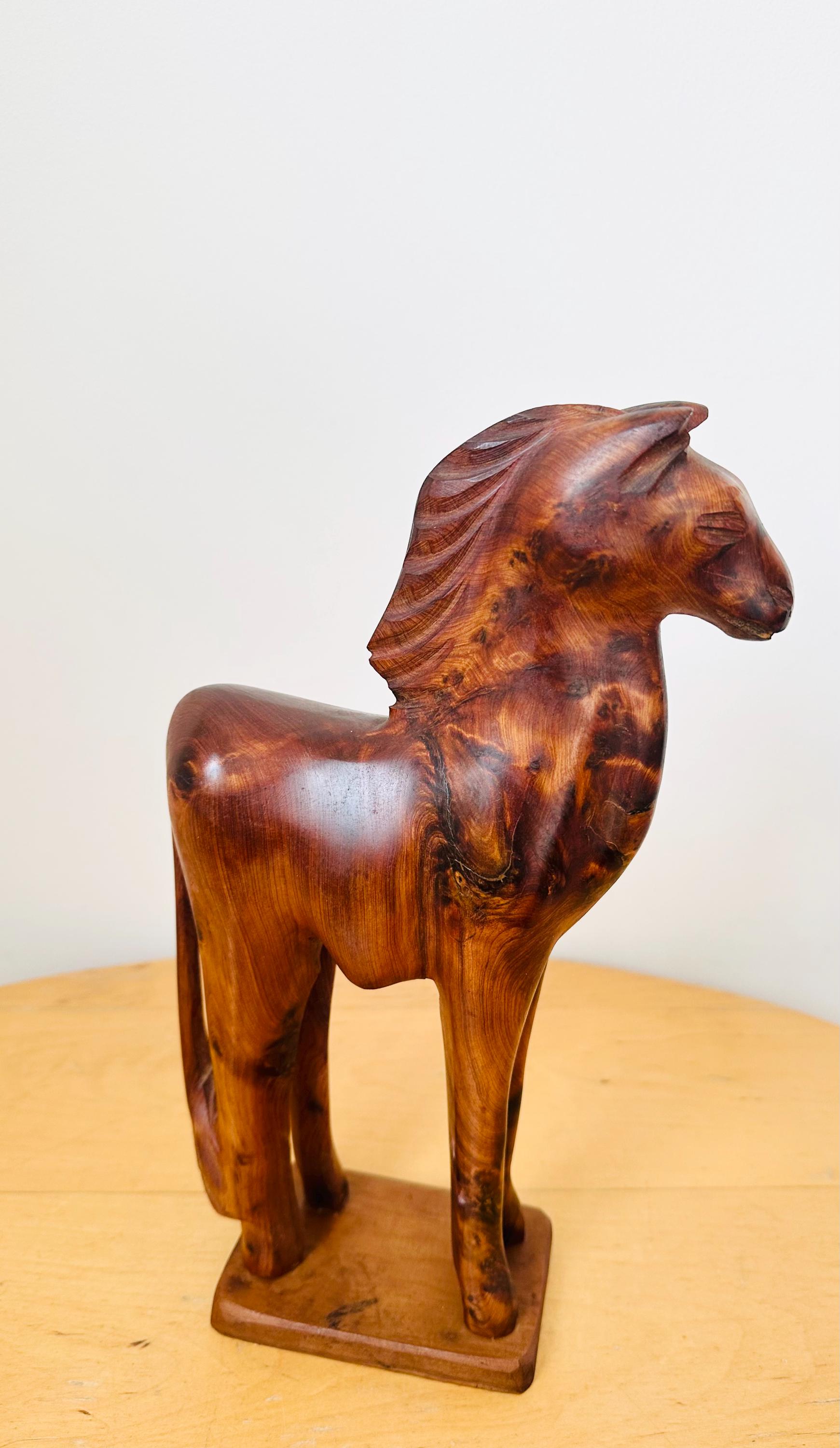 【ヴィンテージ】　木製　馬の彫刻 ヴィンテージの手彫り木製馬の彫刻、馬の置物 - Etsy 日本