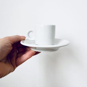 Vintage Ionia Griechenland Espressotasse und Untertasse Griechisches Porzellan, Weiße Mid Century Espressotasse, griechisches Porzellan