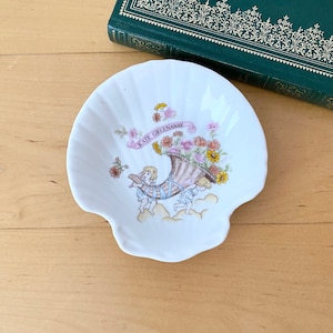 Vintage Shell Shaped Soap Dish, Trinket Dish, White Porcelain Scallop Shell Dish, Soap Bowl
