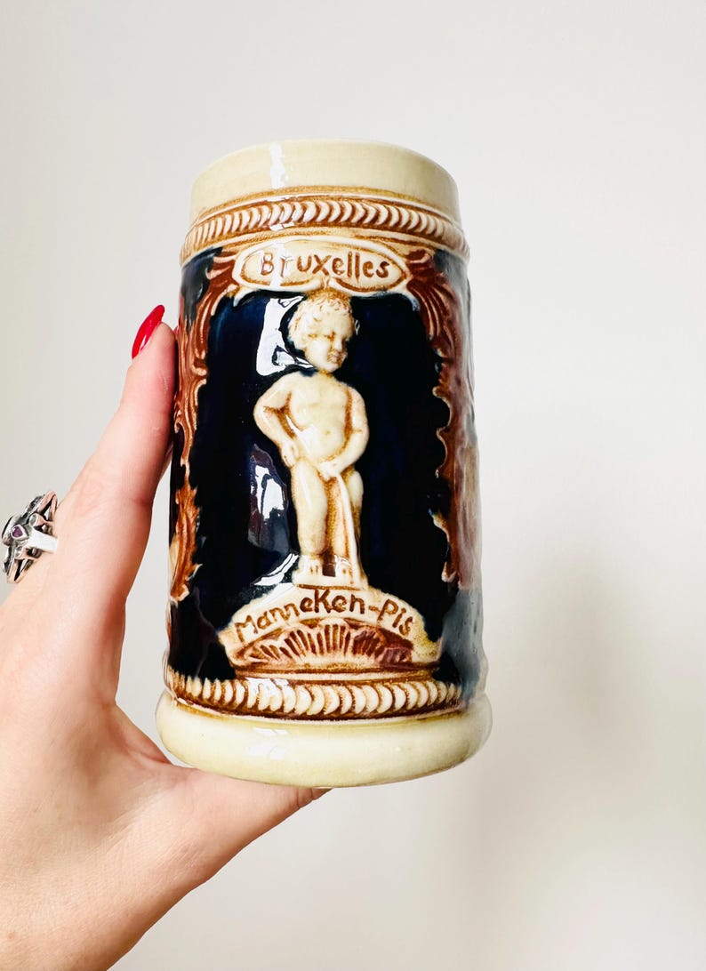 Vintage mok Manneken Pis Stein, Hotel de Ville Bruxelles, bierpul, cadeau voor hem afbeelding 3