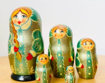 Russian nesting doll, Matryoshka doll, Hand painted Wooden Dolls, 6 pieces, Vintage Russian Dolls