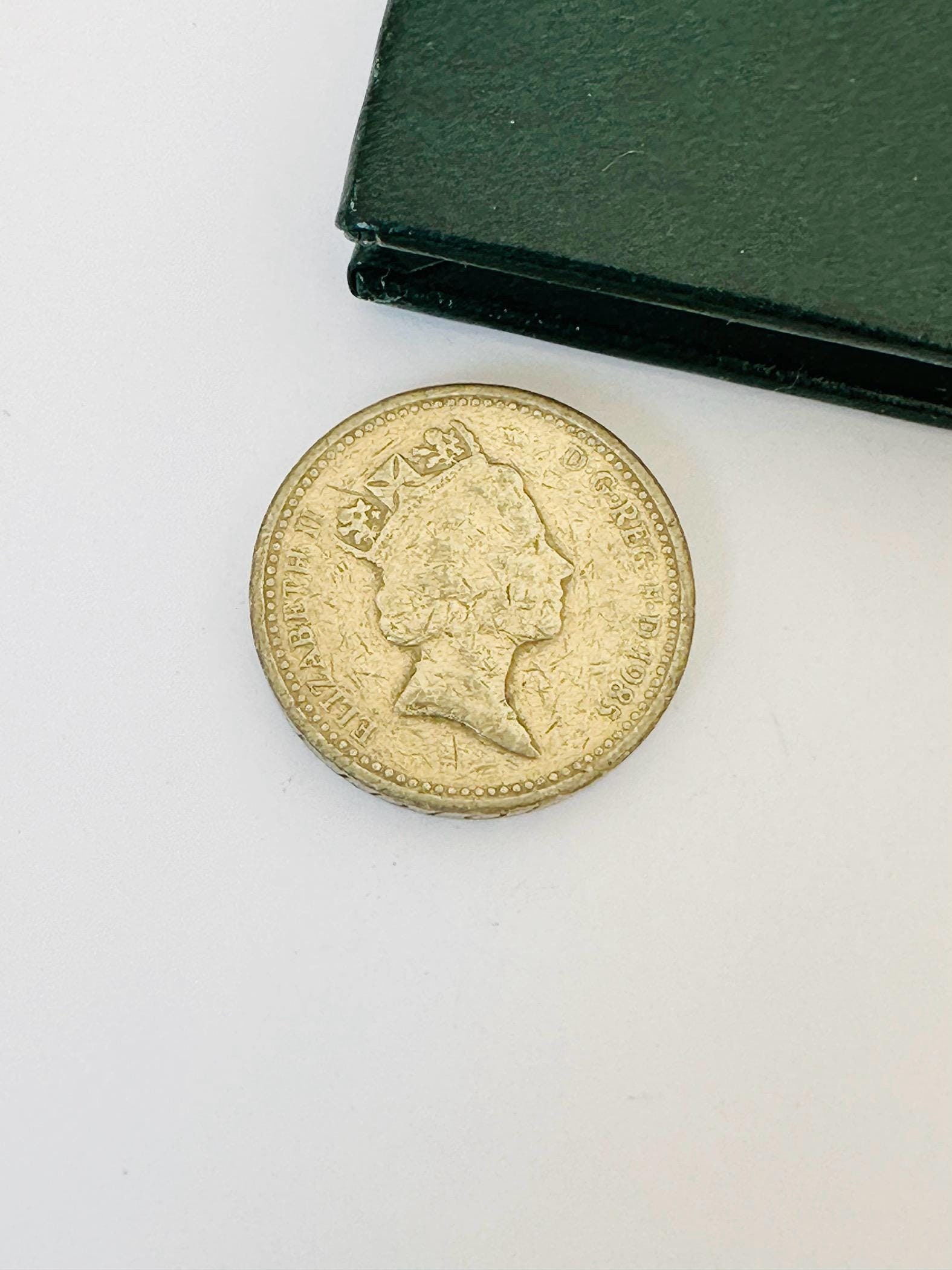 RARE 1985 One Pound Coin, Collectible Coin, Welsh Leek Emblem Coin