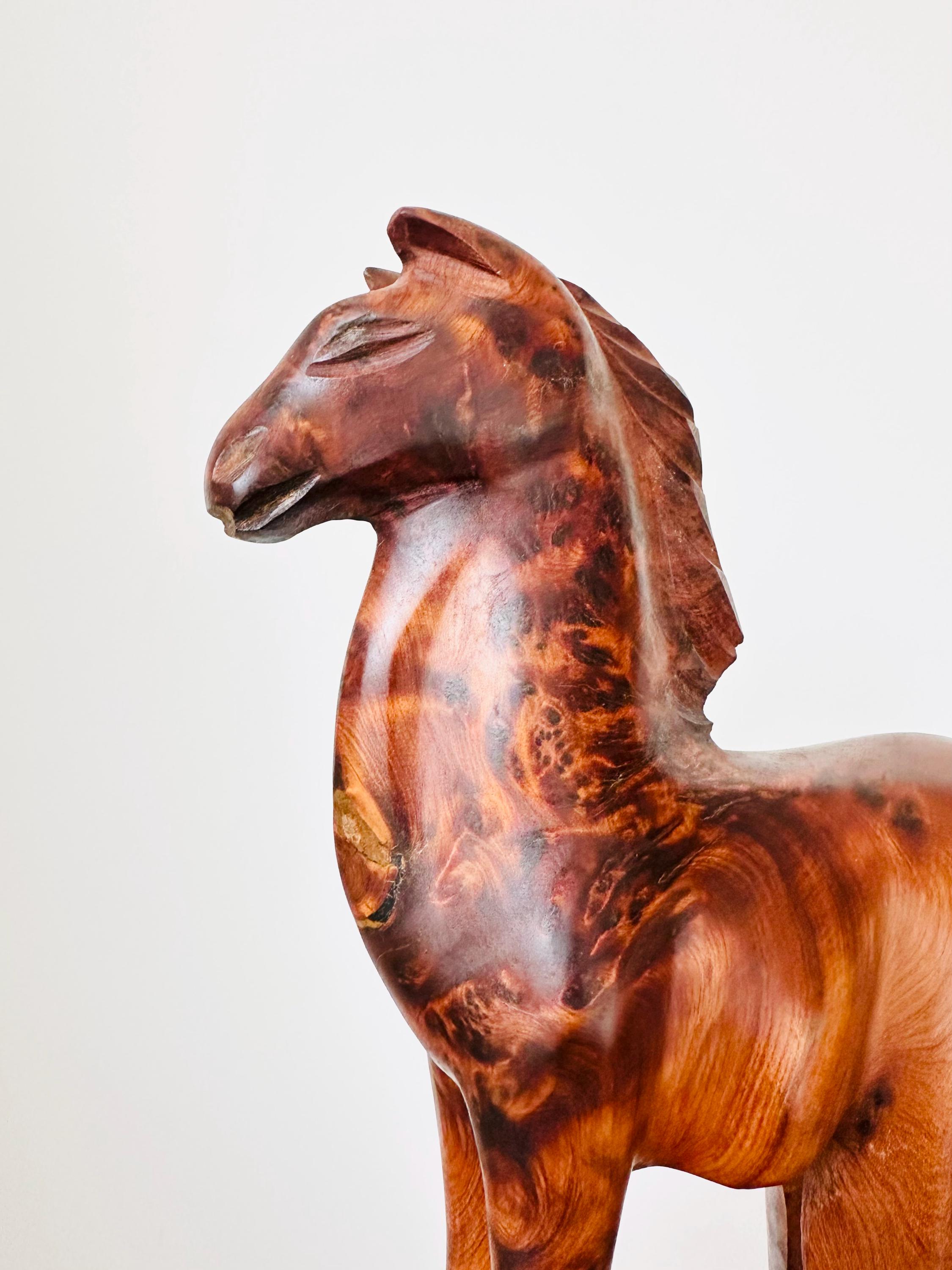 【ヴィンテージ】　木製　馬の彫刻 ヴィンテージの手彫り木製馬の彫刻、馬の置物 - Etsy 日本