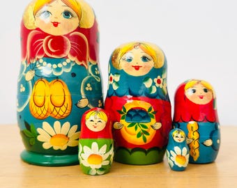 Vintage nestpop, matroesjka, handgeschilderde houten Russische poppen, 5-delig, volkskunst