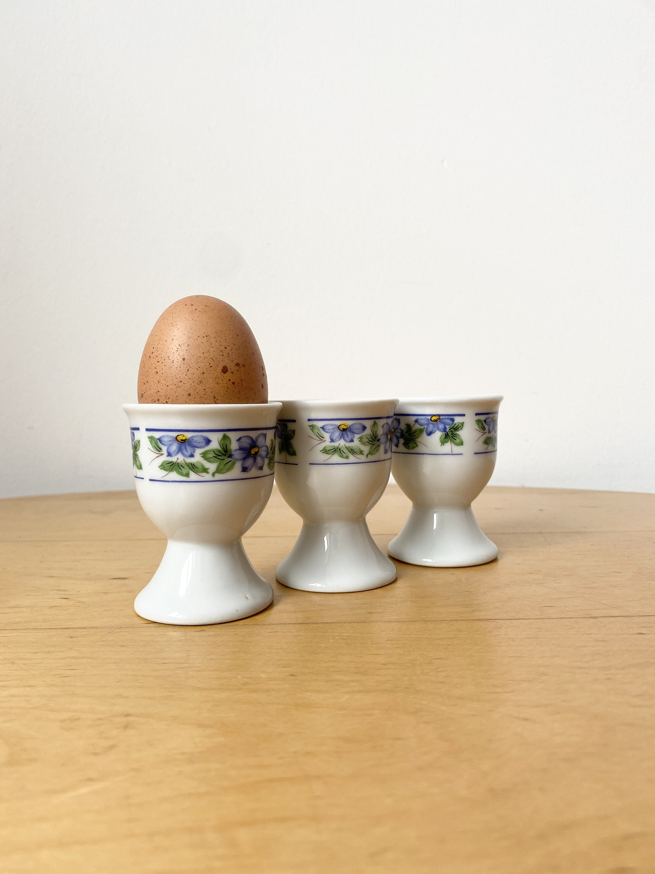 Ceramic Egg Cups, Set of 3 Vintage Egg Holders - Etsy 日本