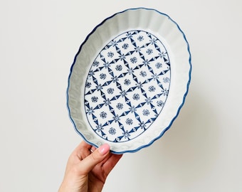 Grand plat à tarte ancien en faïence de St Clément Motif Coq au panier - Arts de la table