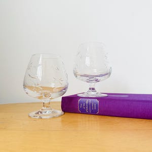 Pair of Royal Doulton „Jasmine” Crystal Brandy Glasses, Crystal Bourbon Balloon Sniffers, Bar Cart Glasses