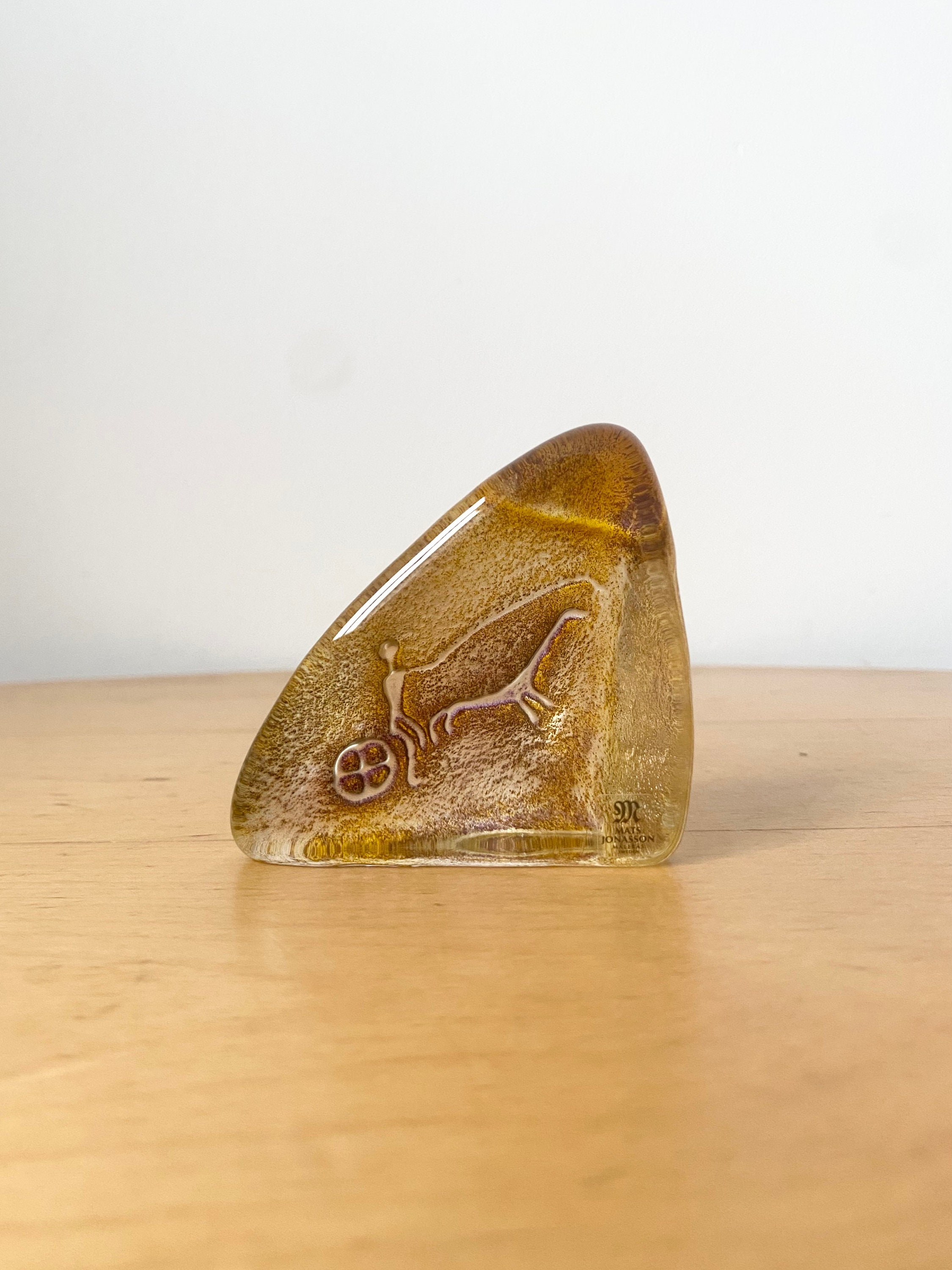 Mats Jonasson Crystal Cave Rock Carving Amber Paperweight 3801, Målerås  Paperweight, Small Paperweight, Scandinavian Glass -  Canada