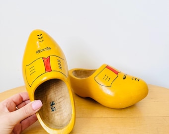 ヴィンテージのオランダ製木製クロッグ、黄色のクロッグ、手描きの装飾