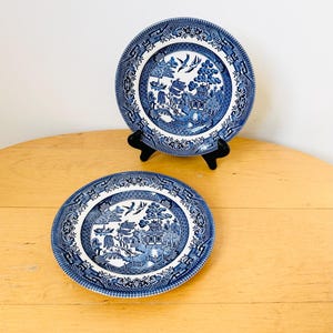 Pair of Vintage Willow Pattern Plates, Small Blue And White Plates, 17 cm