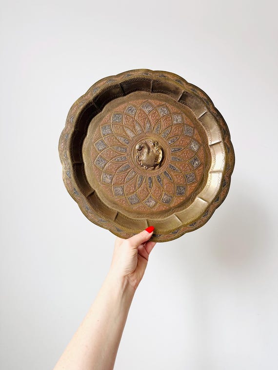 Vintage geprägtes Messing Tablett, Boho Home Decor, 36 cm