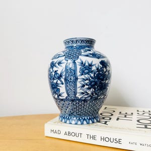 Japanese Porcelain Vase, Blue and White Vase