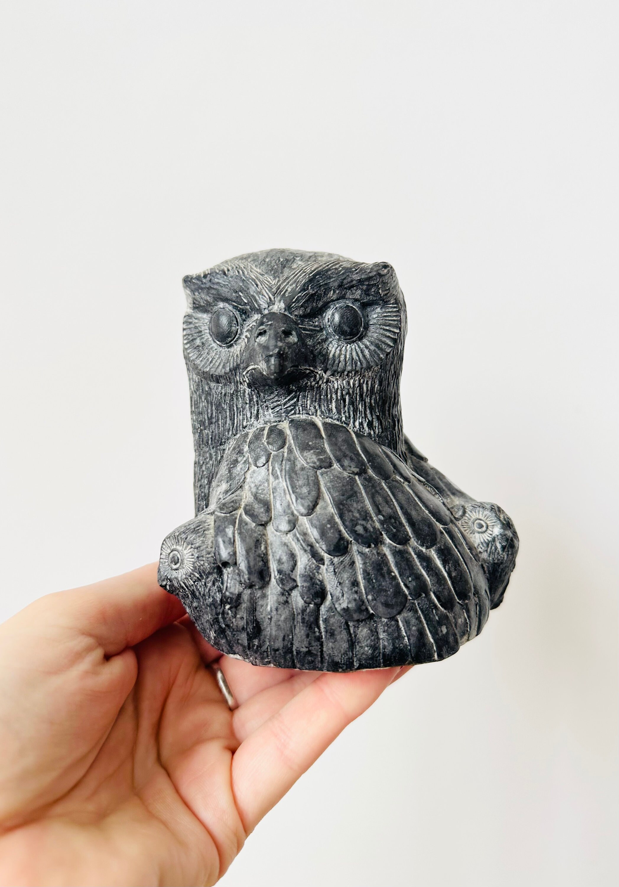 ウルフオリジナルズによるヴィンテージフクロウの彫刻。カナダで手作り
