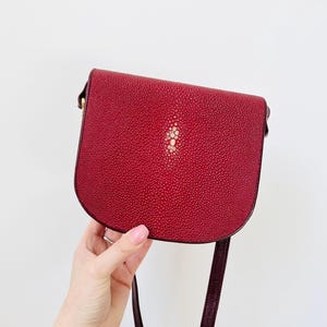 Vintage Stingray Leder Umhängetasche, Burgunder Tasche, Flussmarkentasche