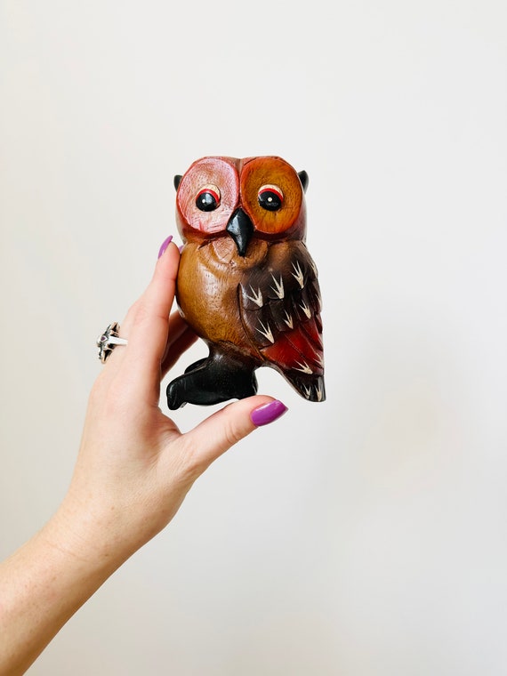 木製のフクロウ、手彫りのフクロウ、手作りのフクロウ、本棚の装飾