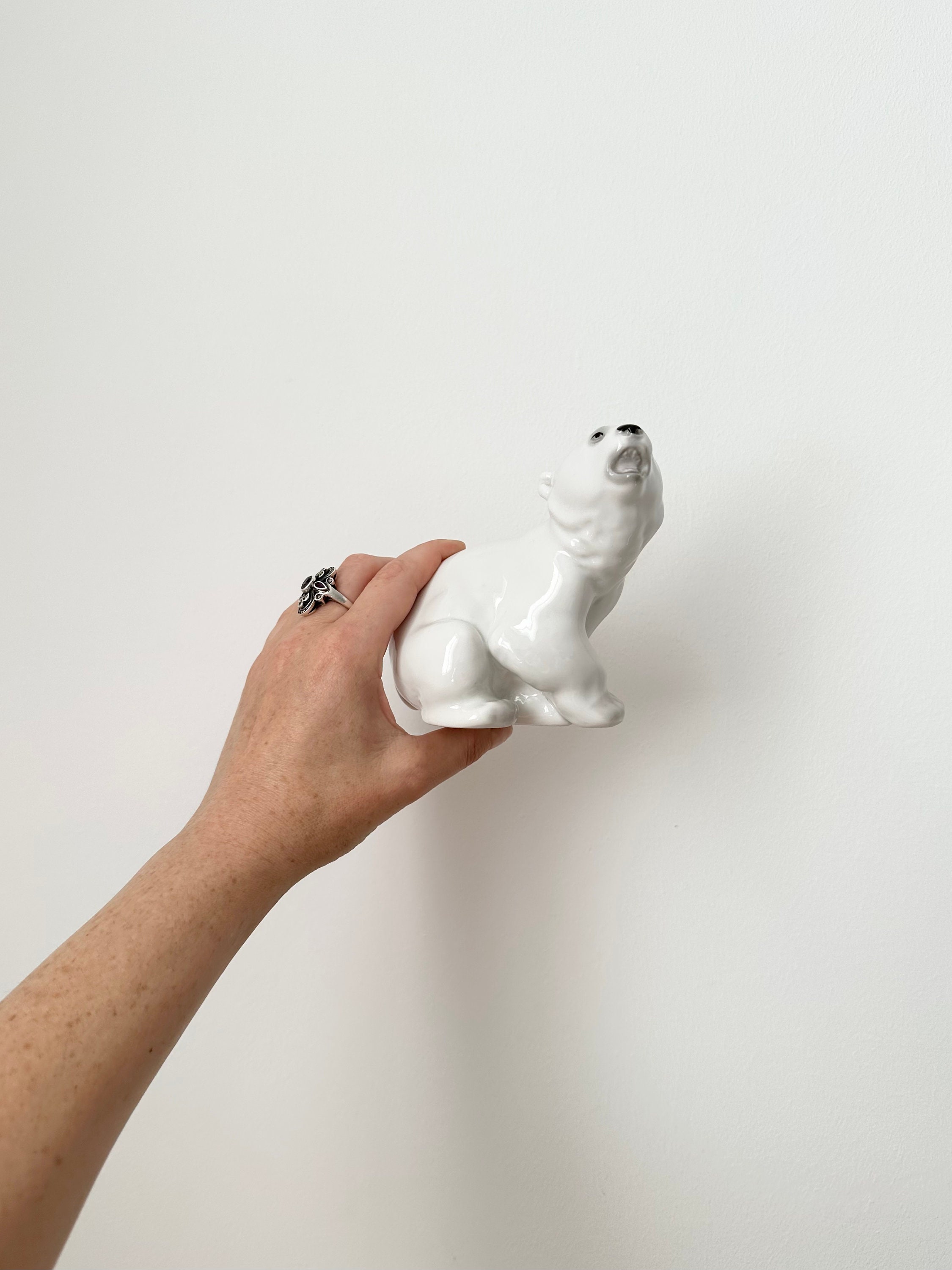 ロモノーソフ ソ連磁器 シロクマ 動物の置物 手描きの置物 ソビエト