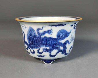 A Fine Hand-Painted Underglaze Blue ‘Lion’ Bonsai Planter After Ming Dynasty Style