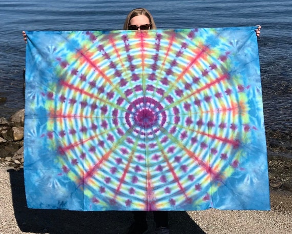 Blue tie dye tapestry clearance