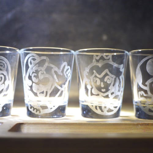 Ensemble de 4 fanarts de verres à liqueur gravés Mario, Luigi, Peach et Toad