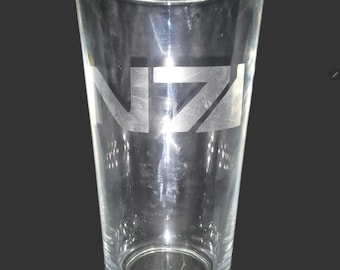 Vaso de pinta N7 grabado con Mass Effect