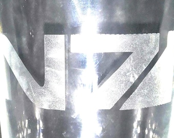 Vaso de pinta N7 grabado con Mass Effect