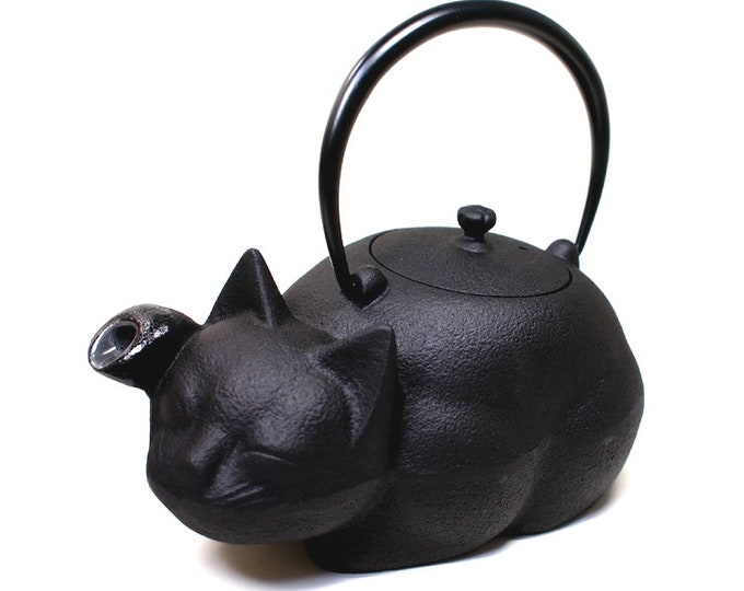 Japanese Cast Iron Teapot Made in Japan/ Cat Kettle/ Cast Iron Kettle