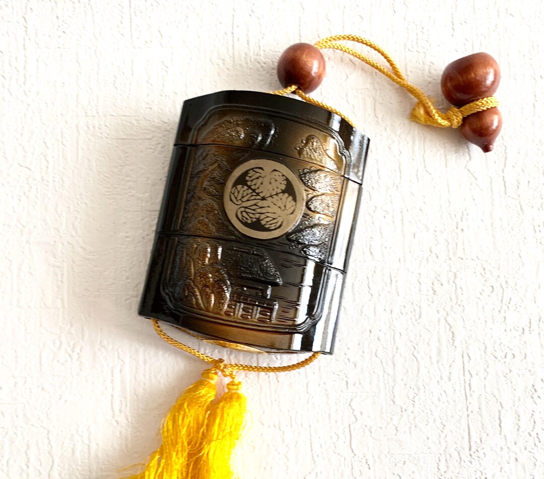 Inro With Netsuke/ Netsuke Strap/ Tokugawa Kamon/ Samurai Box/ Japanese ...