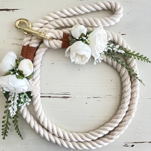 White rose peony flower leash for wedding, wedding dog leash, gift for dog, gift for wedding couple, dog lovers gift, wedding leash