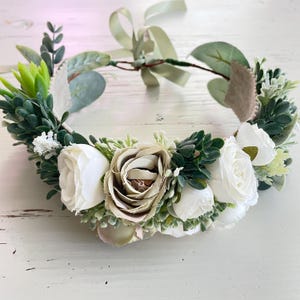 Collier de fleurs pour chien Greenery : couronne de mariée blanche ivoire faite main