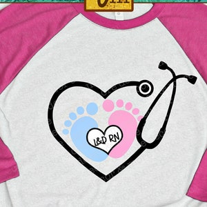 Arbeid en levering verpleegkundige SVG-bestand, L&D verpleegkundige stethoscoop SVG, baby voeten stethoscoop SVG-bestand, verpleegkundige SVG-bestanden voor Cricut, RN shirt SVG-bestand