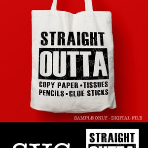 Pode incluir: Uma bolsa de tecido branca com texto preto que diz "Straight Outta Copy Paper - Tissues - Pencils - Glue Sticks". A bolsa est&aacute; sobre um fundo vermelho. O texto "SVG" est&aacute; em branco sobre um fundo preto.
