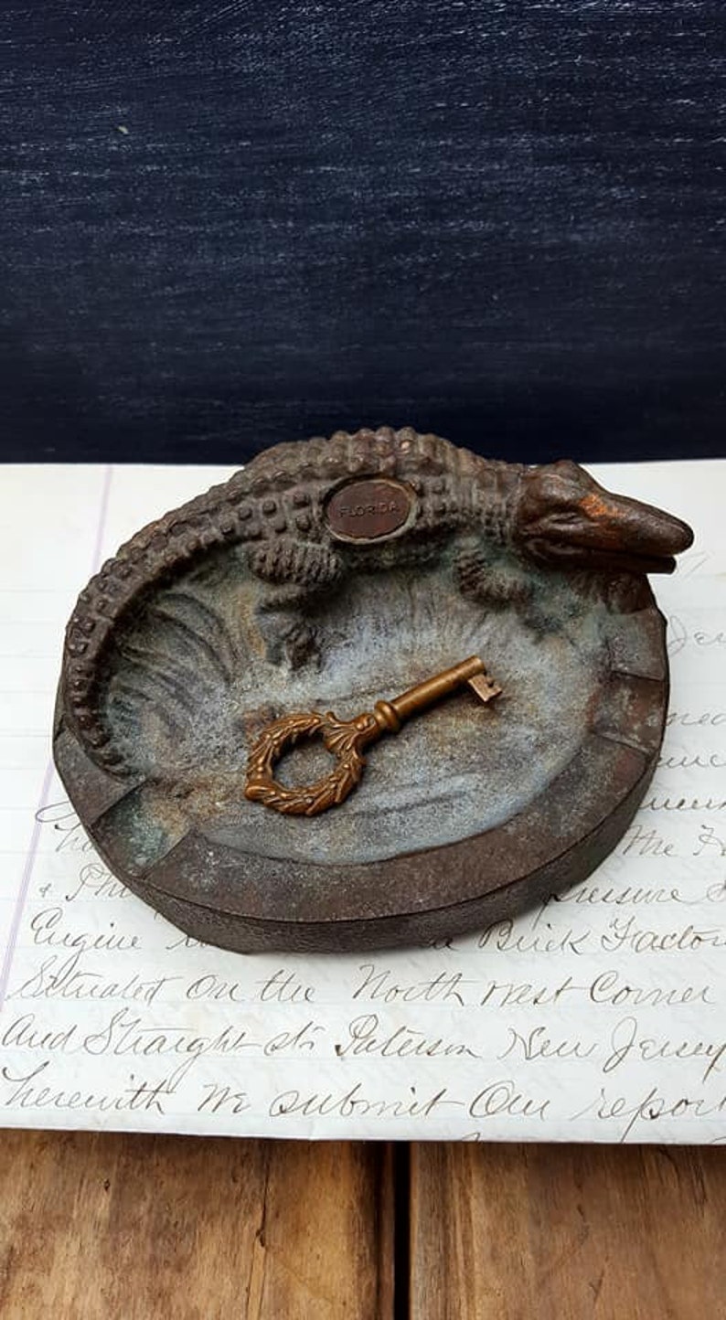 Vintage Florida Souvenir Spelter Alligator Ashtray