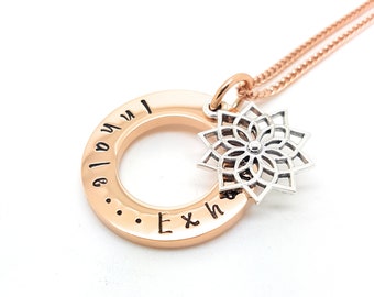 Rose gold, silver or gold geometric flower necklace. Personalized name necklace. Elegant and modern