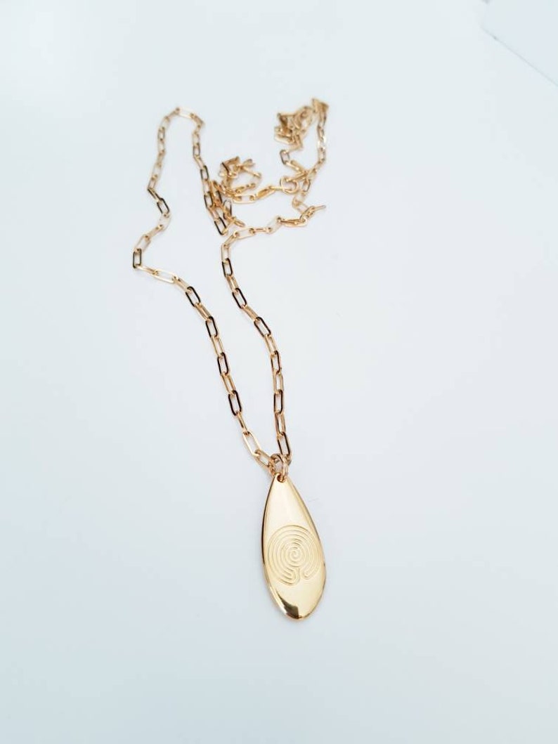Link Chain Necklace With A Labyrinth Oval Pendant 24K Gold Plated